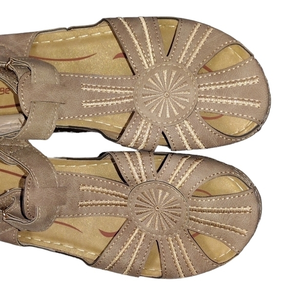luo ge ladies tan sandles size 9.5‎ - Picture 8 of 9